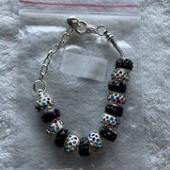 Handcrafted Black and White Rhinestone Bead Bracelet - Picture 2 of 6